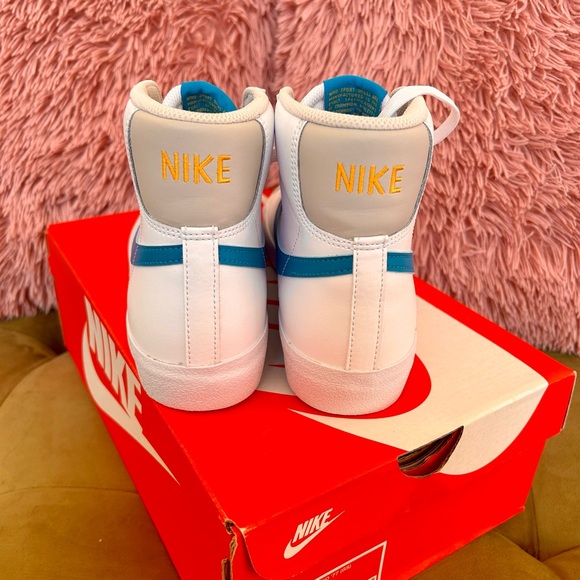 Nike Blazer Mid ‘77 (GS) big kids size 6Y - (cm= 24) women’s sizing in photos - Picture 6 of 12